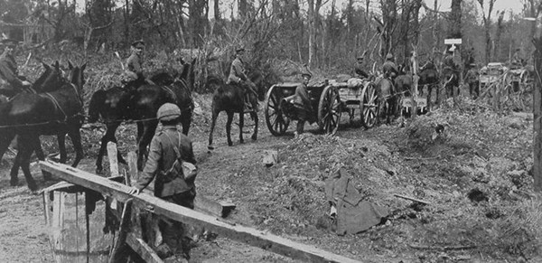 H:\Downloads\Wallpaper\WW1\Compressed photos\c_10-r_British Guns Advancing Through A Wood After The Capture Of The German Second Line Trench.jpg