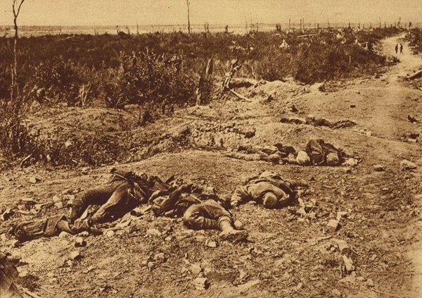 H:\Downloads\Wallpaper\WW1\Compressed photos\c_25-r_German dead on sunken road near Moislains, France.jpg