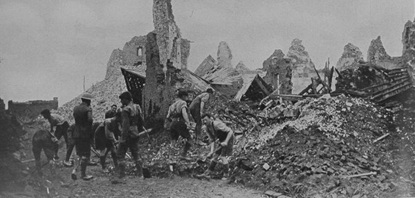 H:\Downloads\Wallpaper\WW1\Compressed photos\c_29-r_British Soldiers In Contalmaison Village Clearing Up The Ruins And Making A Road.jpg