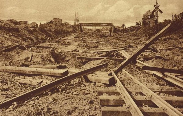 H:\Downloads\Wallpaper\WW1\Compressed photos\c_35-r_Destroyed railway at Albert, France.jpg