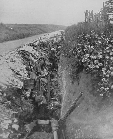 H:\Downloads\Wallpaper\WW1\Compressed photos\c_03-r_British Infantry In A Support Trench Waiting To Attack During The Preliminary Bombardment July 1st.jpg