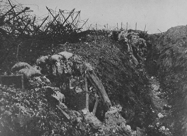 H:\Downloads\Wallpaper\WW1\Compressed photos\c_05-r_The Knife Rest Type Of Barbed Wire Used In The Somme District.jpg