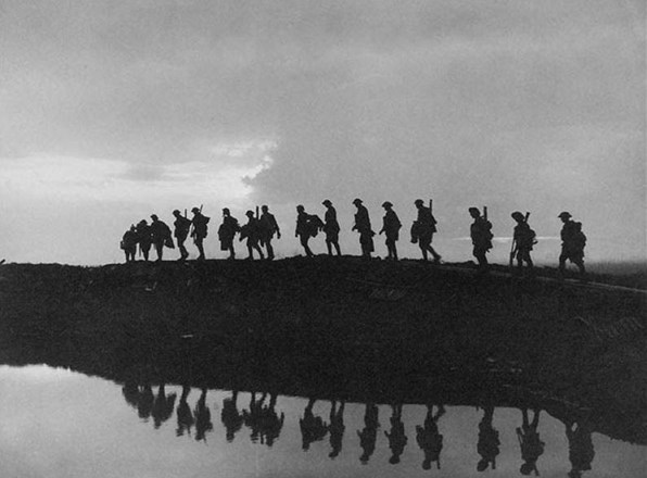 H:\Downloads\Wallpaper\WW1\Compressed photos\c_61-r_Infantry moving forward.jpg